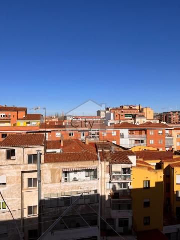 Piso de 72 m<sup style='color: #FFF;'>2</sup> con 3 habitaciones y 1 baños en Palencia.