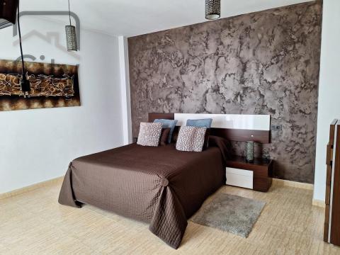Casa de 264 m<sup style='color: #FFF;'>2</sup> con 3 habitaciones y 3 baños en Palencia.