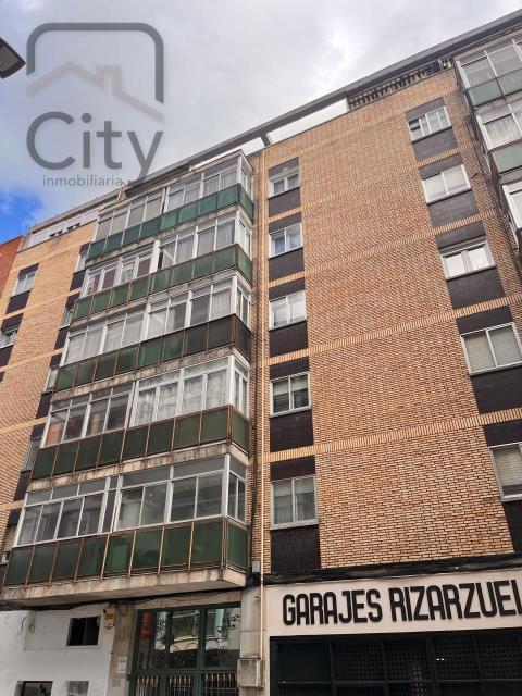 Piso de 112 m<sup style='color: #FFF;'>2</sup> con 4 habitaciones y 1 baños en Palencia.
