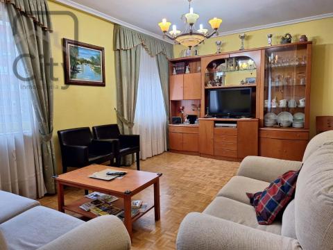 Piso de 93 m<sup style='color: #FFF;'>2</sup> con 3 habitaciones y 2 baños en Palencia.