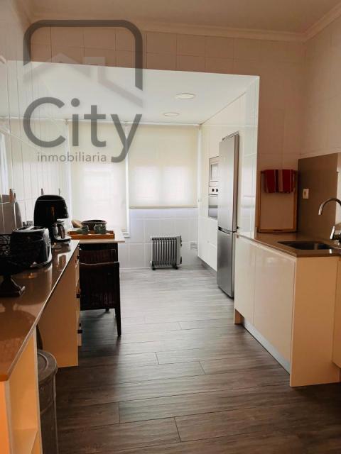 Piso de 110 m<sup style='color: #FFF;'>2</sup> con 2 habitaciones y 2 baños en Santoña.