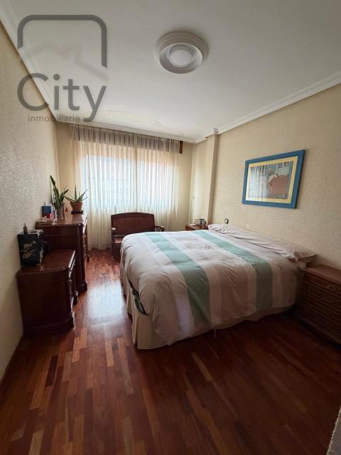 Piso de 120 m<sup style='color: #FFF;'>2</sup> con 4 habitaciones y 2 baños en Palencia.