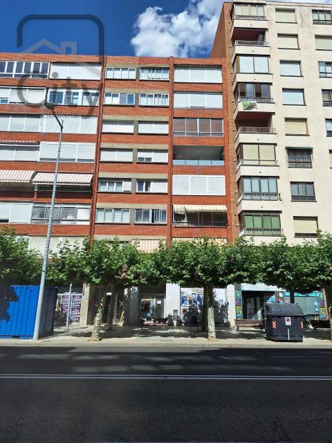 Piso de 89 m<sup style='color: #FFF;'>2</sup> con 3 habitaciones y 1 baños en Palencia.