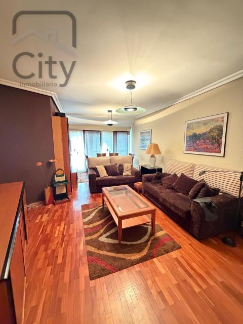 Piso de 100 m<sup style='color: #FFF;'>2</sup> con 3 habitaciones y 2 baños en Palencia.